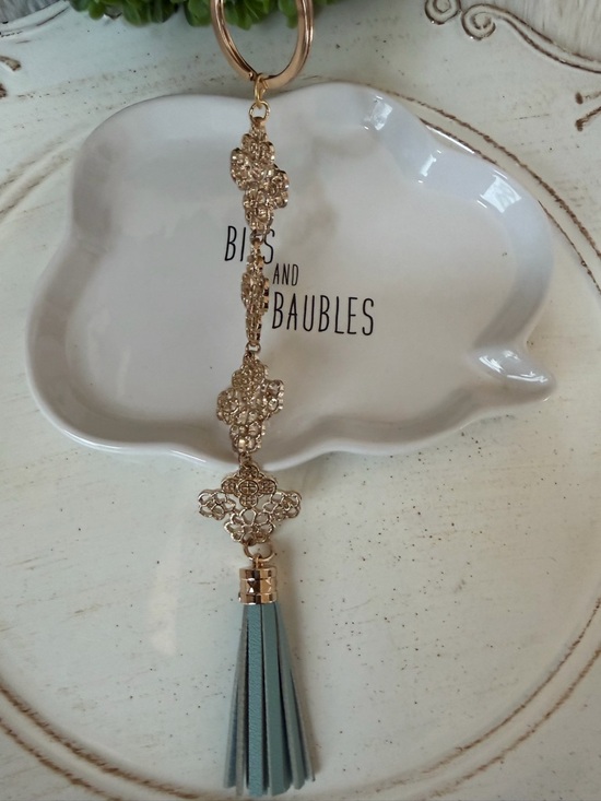 The Unbranded Brand Accessories - Gold filigree and tassel Keychain